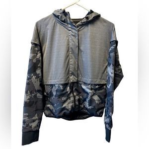 UNDER Armour , Gore , Wind stopper, Hoodie , size small , gray camo
